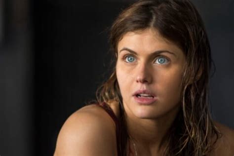 Nude pics of alexandra daddario - In the pic, Alexandra can be seen barefaced and with wavy hair in what appears to be a hotel room. Her skin is clear and glowy and she looks all kinds of amazing. But if you look a little closer ...